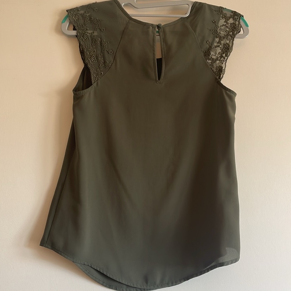 Candie’s lace work blouse - Picture 4 of 6